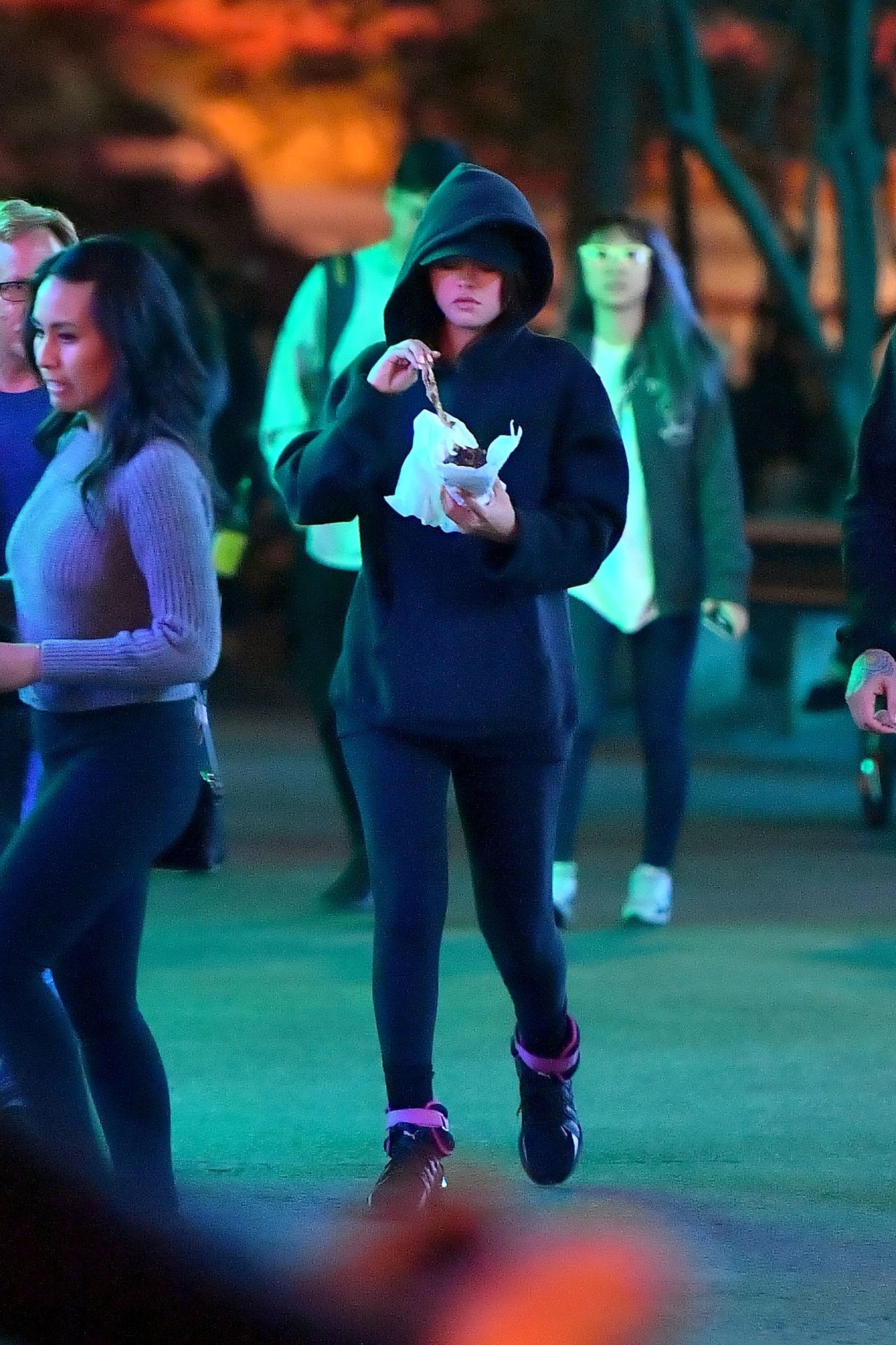 EXCLUSIVE: **WEB EMBARGO 1:30 pm EST 7th May 2019** Selena Gomez looks happy as she enjoys a night out at Disneyland with friends