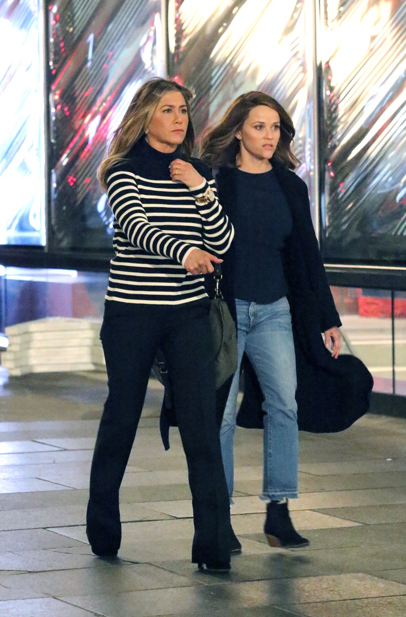 Jennifer Aniston and Reese Witherspoon filming 