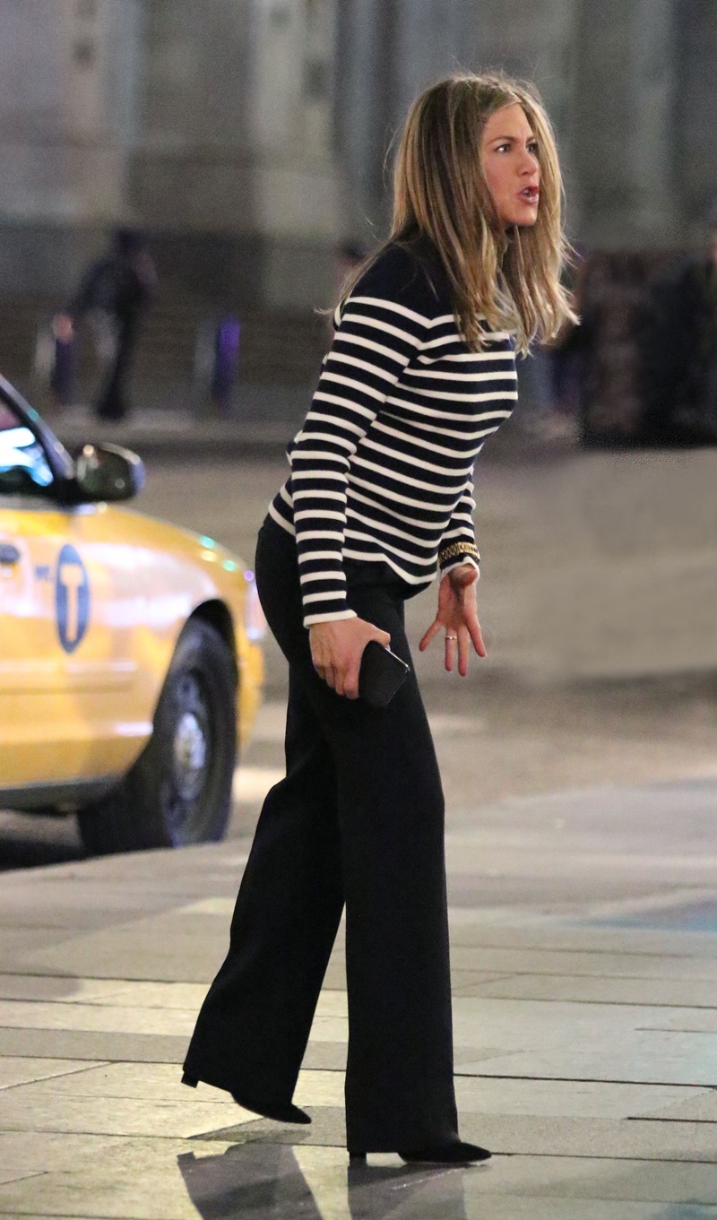 Jennifer Aniston and Reese Witherspoon filming 