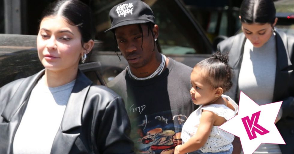 Kylie Jenner widać wystający brzuszek. CIĄŻA? (ZDJĘCIA) Kylie Jenner widać wystający brzuszek. CIĄŻA? (ZDJĘCIA)