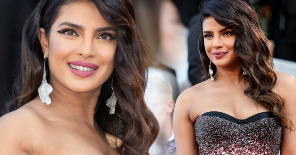 Priyanka Chopra w pięknej kreacji w Cannes – internauci dopatrzyli się CIĄŻOWEGO brzuszka Priyanka Chopra w pięknej kreacji w Cannes – internauci dopatrzyli się CIĄŻOWEGO brzuszka