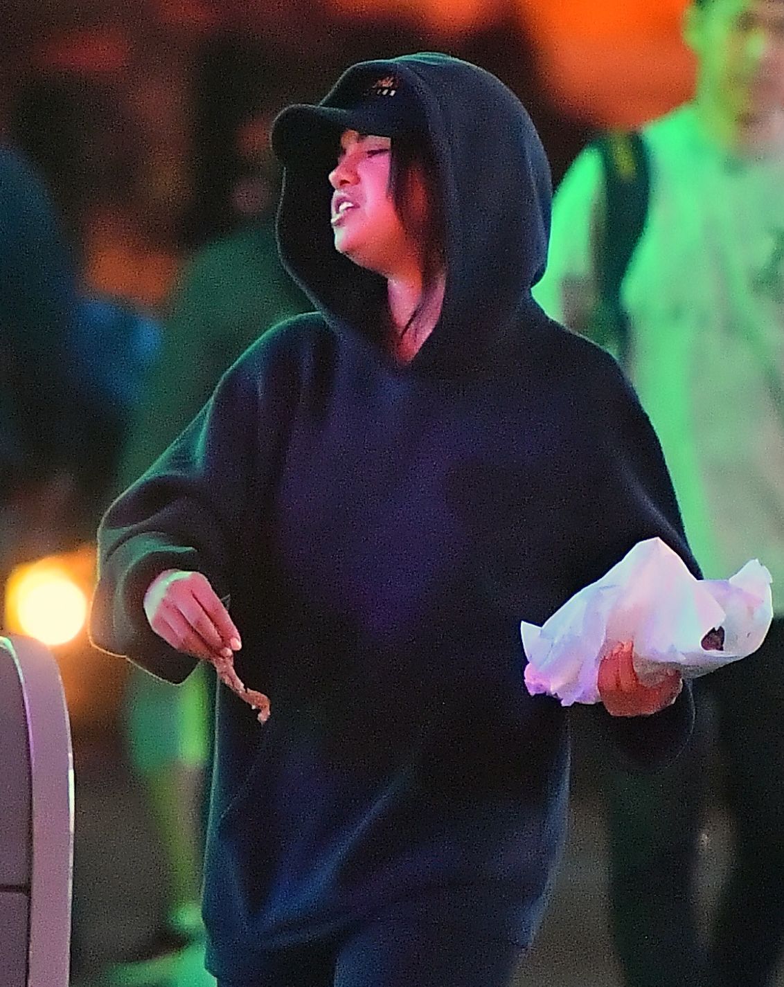 EXCLUSIVE: **WEB EMBARGO 1:30 pm EST 7th May 2019** Selena Gomez looks happy as she enjoys a night out at Disneyland with friends