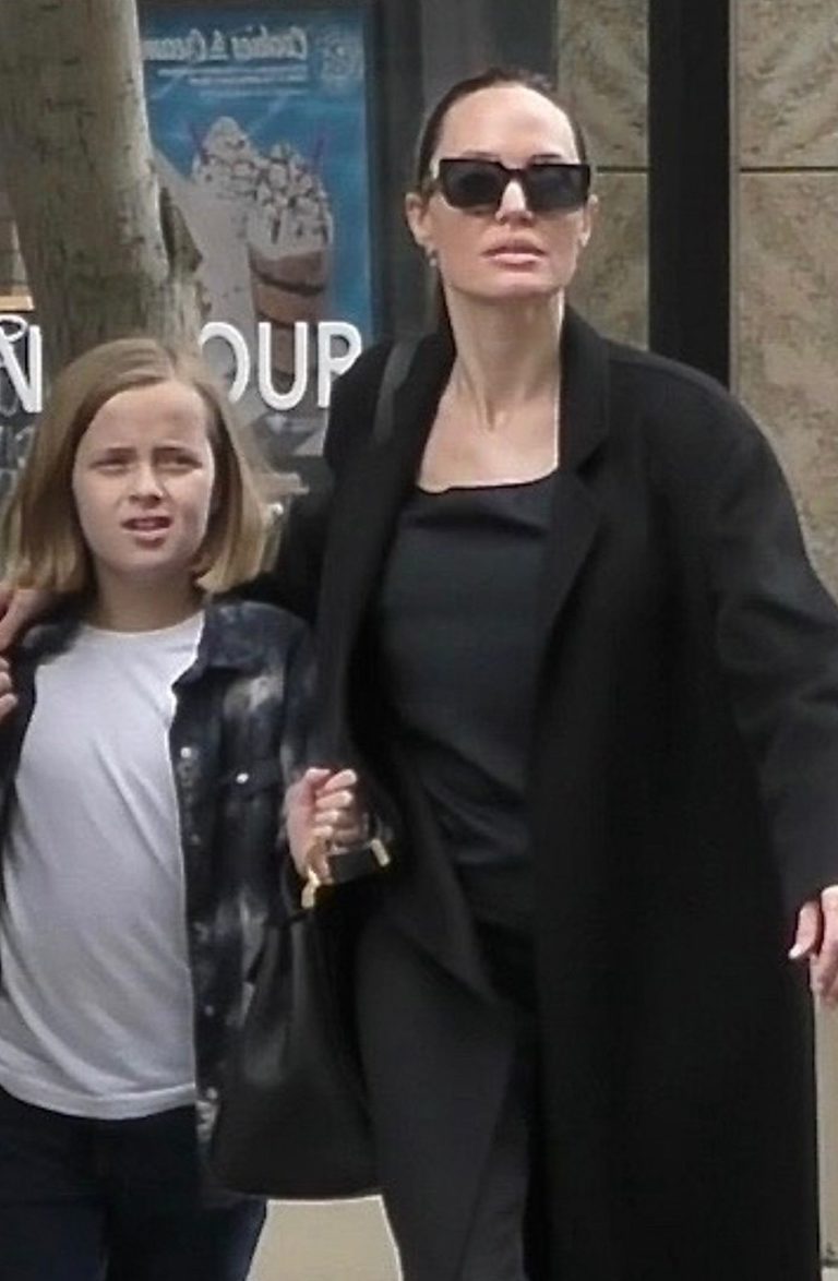 *EXCLUSIVE* Angelina Jolie hits Best Buy with her kids! Angelina Jolie, Zahara Marley Jolie-Pitt, Shiloh Nouvel Jolie-Pitt, Vivienne Marcheline Jolie-Pitt *EXCLUSIVE* Angelina Jolie hits Best Buy with her kids! Angelina Jolie, Zahara Marley Jolie-Pitt, Shiloh Nouvel Jolie-Pitt, Vivienne Marcheline Jolie-Pitt