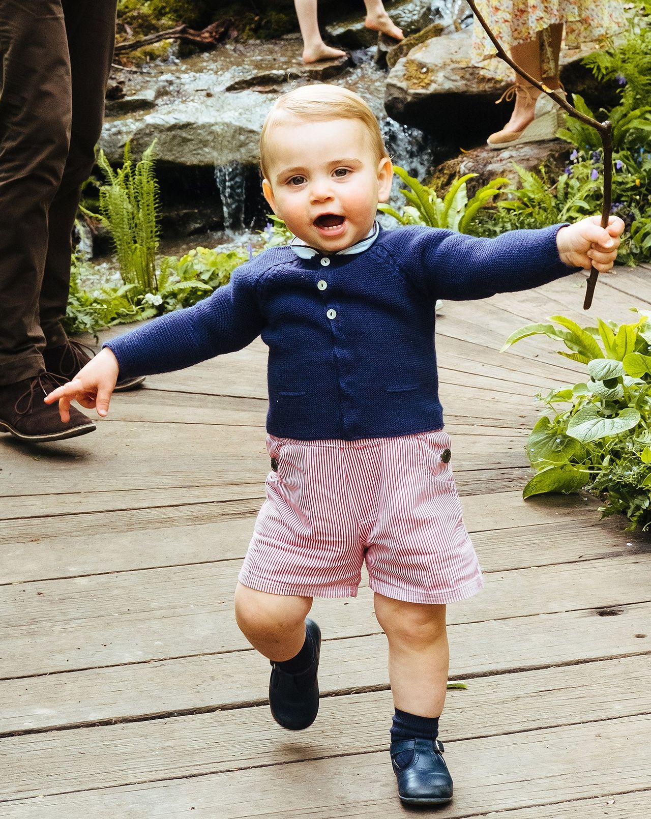 **STRICTLY EMBARGOED UNTIL 2230 BST SUNDAY MAY 19**  The Cambridge family visit Kate's 