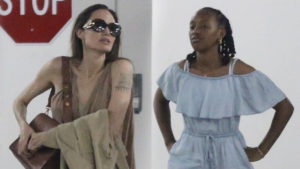 Zahara i Vivienne Jolie Pitt na zakupach z mamą (ZDJĘCIA) Zahara i Vivienne Jolie Pitt na zakupach z mamą (ZDJĘCIA)