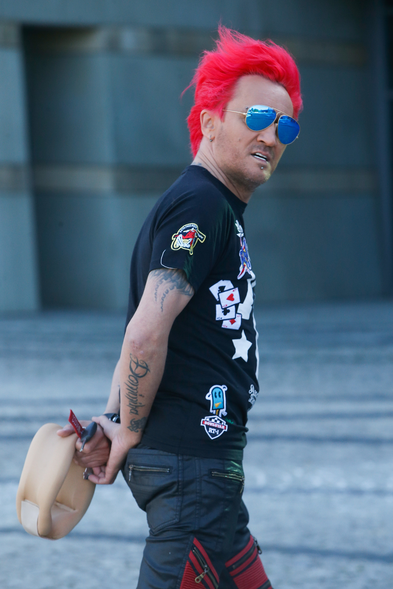 Michał Wiśniewski w okularach