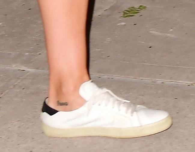 *EXCLUSIVE* Sexy Irina Shayk wears short shorts arriving home after a visit to her therapist's office