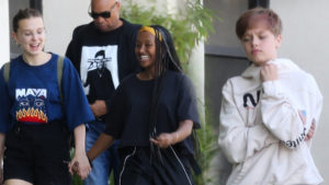 Dzieci Angeliny Jolie i Brada Pitta na lunchu z Millie Bobby Brown – Shiloh nie była zadowolona (ZDJĘCIA) Dzieci Angeliny Jolie i Brada Pitta na lunchu z Millie Bobby Brown – Shiloh nie była zadowolona (ZDJĘCIA)