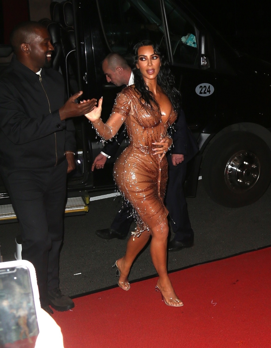 Kim Kardashian and Kanye West return to their hotel after the Met Gala Kim Kardashian, Kanye West