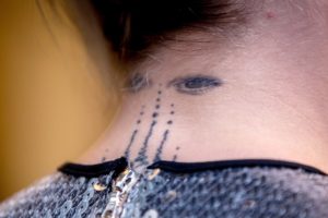 Która gwiazda ma oczy na… szyi? (ZDJĘCIA) Która gwiazda ma oczy na… szyi? (ZDJĘCIA)