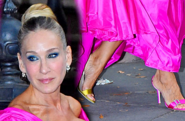 Sarah Jessica Parker spłaszczyła PIERSI do granic możliwości. Nie wygląda to dobrze