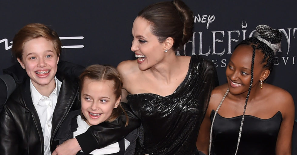 Ależ urośli! Angelina Jolie z piątką swoich dzieci na premierze Czarownicy 2 (ZDJĘCIA) Ależ urośli! Angelina Jolie z piątką swoich dzieci na premierze Czarownicy 2 (ZDJĘCIA)