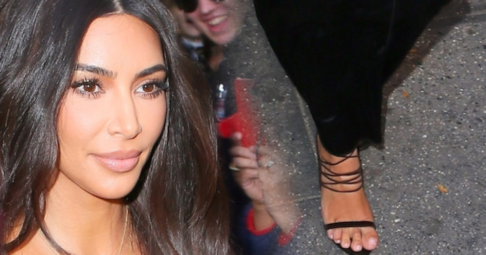 Kim Kardashian w niezwykle SZYKOWNEJ stylizacji odwiedziła DROGERIĘ (ZDJĘCIA) Kim Kardashian w niezwykle SZYKOWNEJ stylizacji odwiedziła DROGERIĘ (ZDJĘCIA)