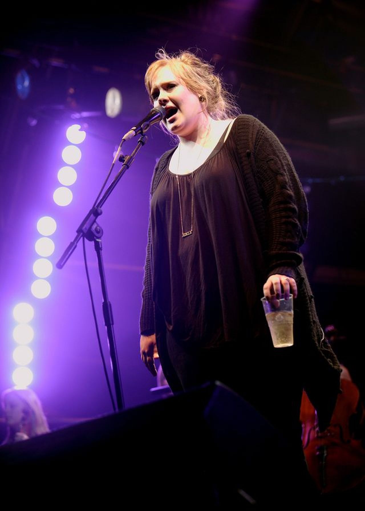 Tak się zmieniała Adele – z puszystej dziewczyny w seksowną, szczupłą kobietę Tak się zmieniała Adele – z puszystej dziewczyny w seksowną, szczupłą kobietę
