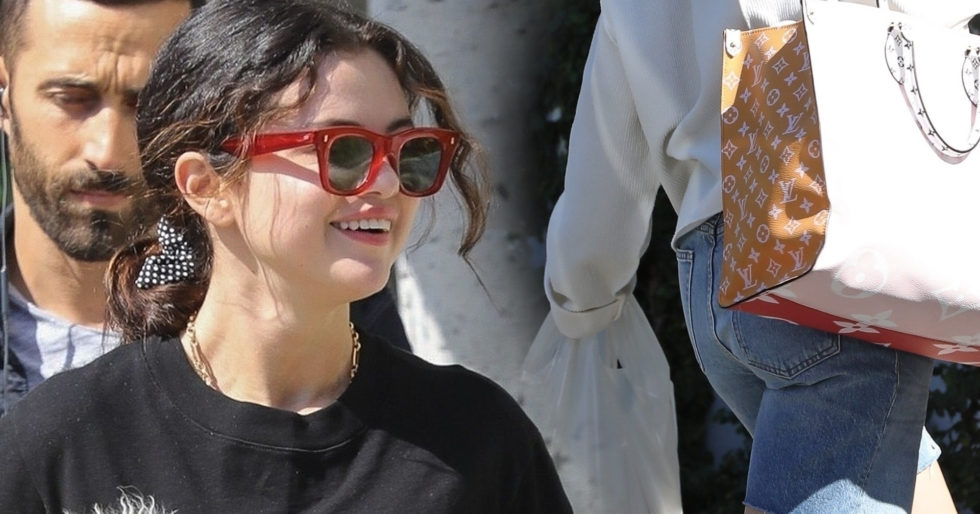 Selena Gomez poszła do chłopaka z siatką pełną zakupów – co w niej było? (ZDJĘCIA) Selena Gomez poszła do chłopaka z siatką pełną zakupów – co w niej było? (ZDJĘCIA)