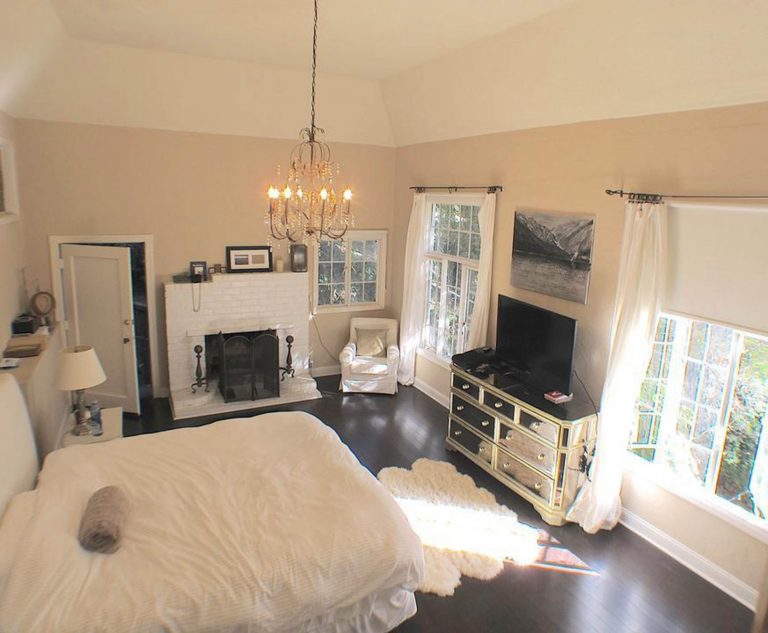Actor Colin Farrell is looking to sell his home in the Hollywood Hills, Los Angeles for $1.49 million.
