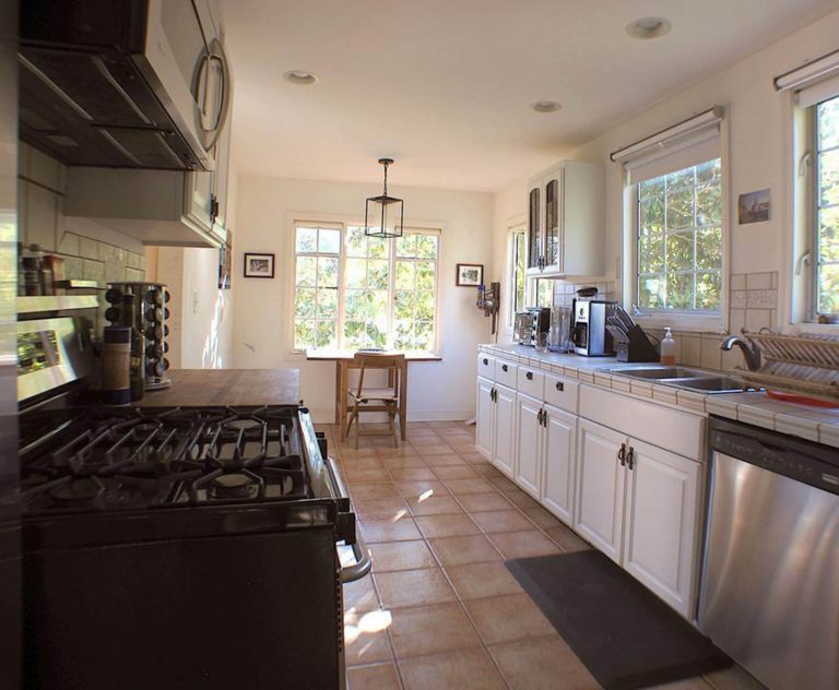 Actor Colin Farrell is looking to sell his home in the Hollywood Hills, Los Angeles for $1.49 million.