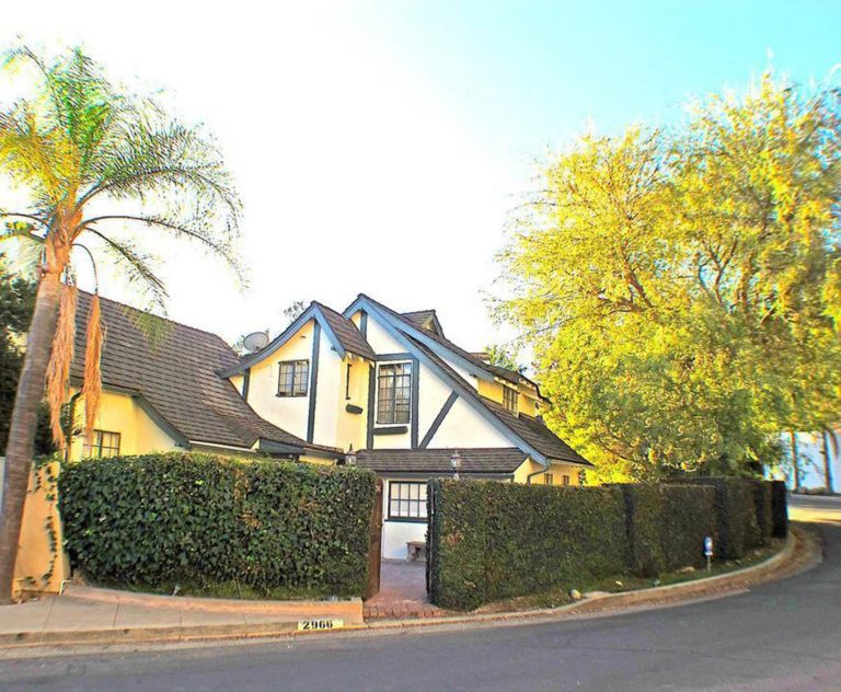 Actor Colin Farrell is looking to sell his home in the Hollywood Hills, Los Angeles for $1.49 million.
