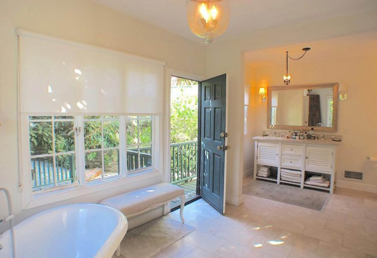 Actor Colin Farrell is looking to sell his home in the Hollywood Hills, Los Angeles for $1.49 million.