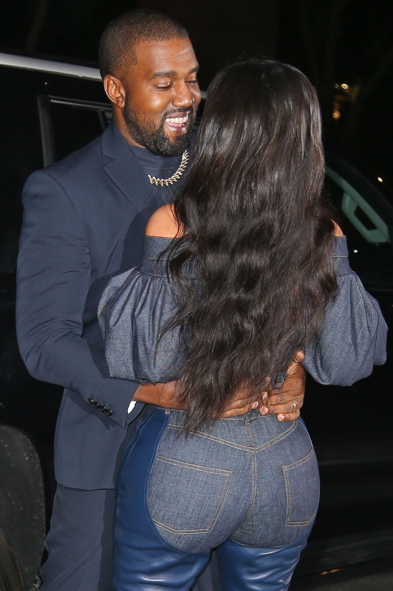 Kiedy Kim Kardashian założyła TO na siebie, Kanye West nie mógł oderwać od niej wzroku (I RĄK!) (ZDJĘCIA) Kiedy Kim Kardashian założyła TO na siebie, Kanye West nie mógł oderwać od niej wzroku (I RĄK!) (ZDJĘCIA)
