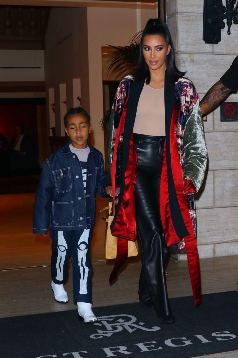 *EXCLUSIVE* Kim Kardashian dons a floral kimono as she leaves to Sunday Service with North and Kanye West *EXCLUSIVE* Kim Kardashian dons a floral kimono as she leaves to Sunday Service with North and Kanye West