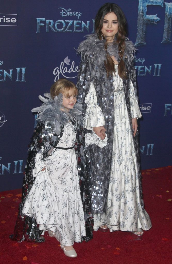 Selena Gomez z siostrą Gracie na premierze Frozen