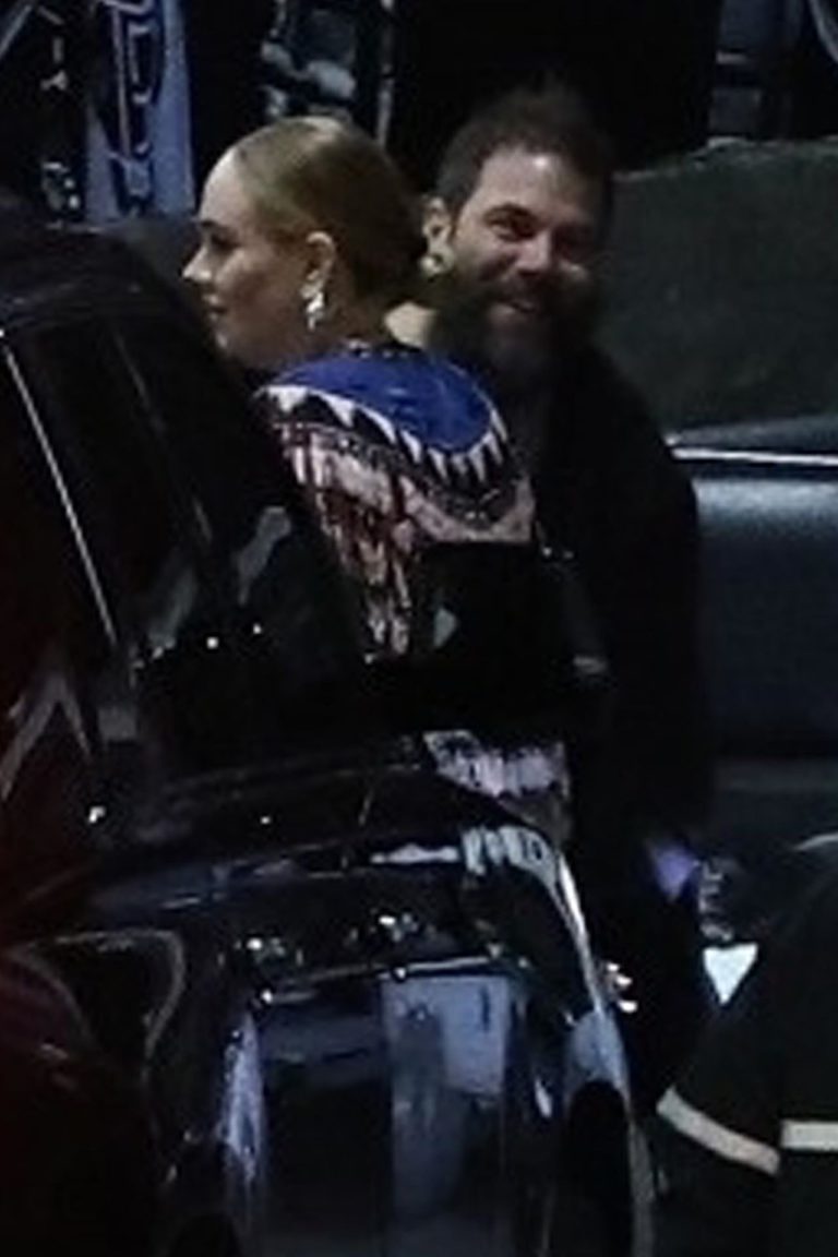 *EXCLUSIVE* Adele and Simon Konecki arrive backstage at the Elton John concert in Los Angeles Adele, Simon Konecki *EXCLUSIVE* Adele and Simon Konecki arrive backstage at the Elton John concert in Los Angeles Adele, Simon Konecki