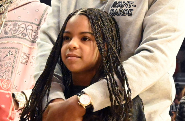 8-letnia Blue Ivy zrobiła FURORĘ na meczu koszykówki (ZDJĘCIA)