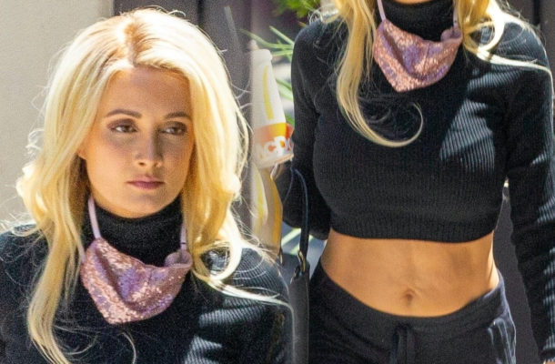 Tak wygląda dziś Holly Madison, były króliczek Playboya. Modelka je w fast-foodzie (ZDJĘCIA)