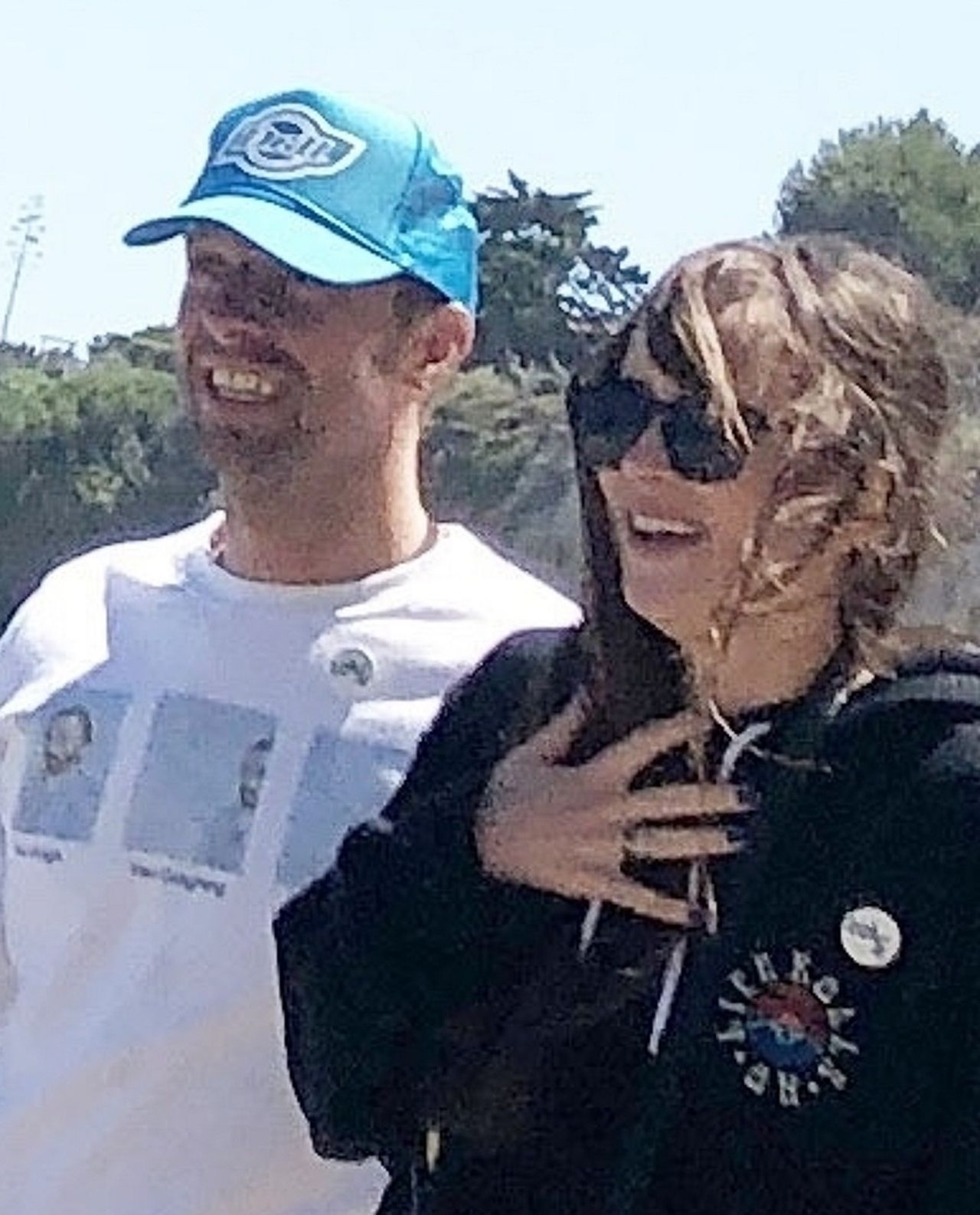 Dakota Johnson i Chris Martin na plaży