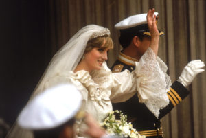 Księżna Diana na miesiąc przed wypadkiem: „Wróciłabym do Karola w mgnieniu oka, gdyby mnie chciał” Księżna Diana na miesiąc przed wypadkiem: „Wróciłabym do Karola w mgnieniu oka, gdyby mnie chciał”