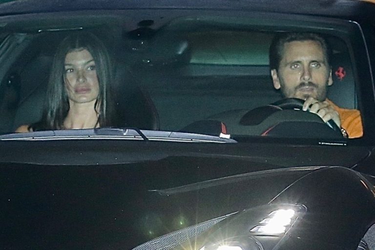 Scott Disick z tajemniczą dziewczyną w samochodzie Scott Disick z tajemniczą dziewczyną w samochodzie