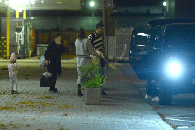 Anna i Robert Lewandowscy z córkami