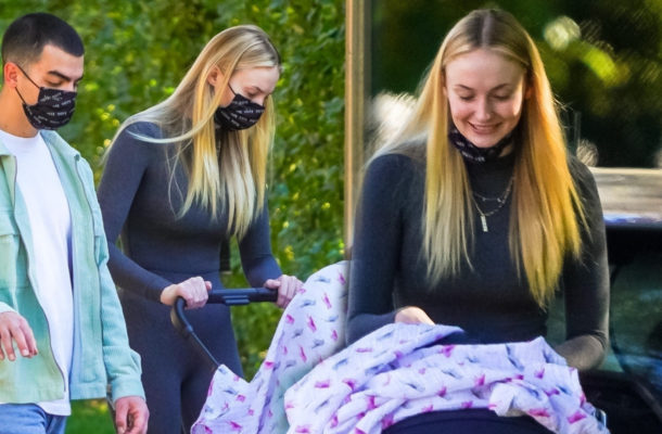 Szczuplutka Sophie Turner cztery miesiące po porodzie. WOW! Co za figura (ZDJĘCIA)