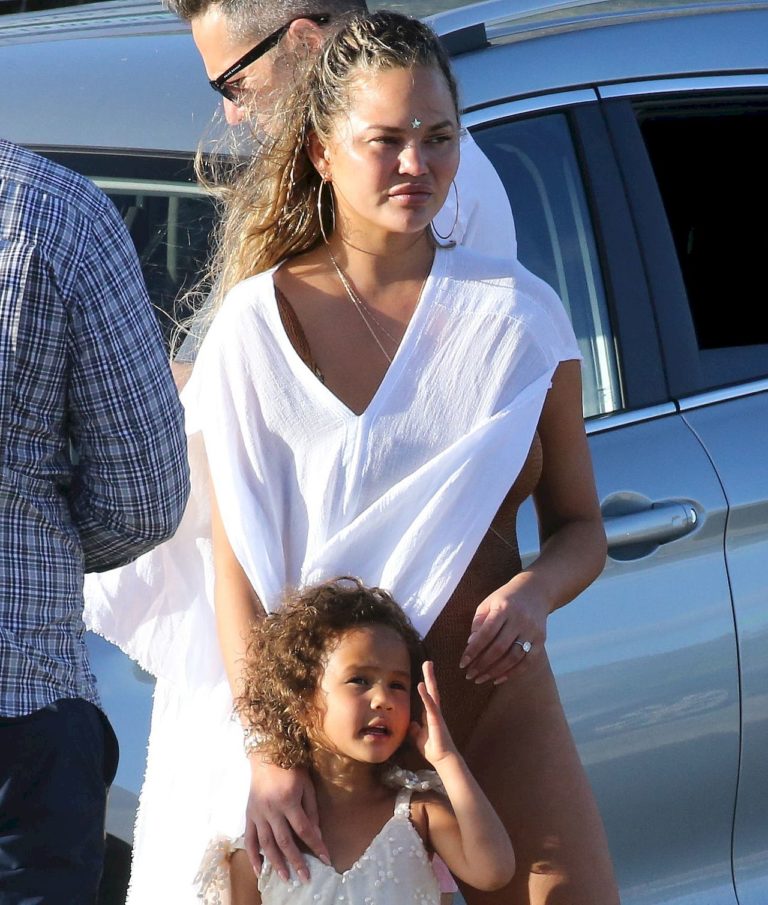 PREMIUM EXCLUSIVE Chrissy Teigen and John Legend enjoy Saint Barth PREMIUM EXCLUSIVE Chrissy Teigen and John Legend enjoy Saint Barth