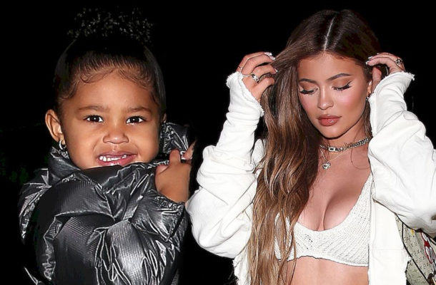 Córeczka Kylie Jenner jest traktowana jak prawdziwa księżniczka. Nie uwierzysz, co dostała na święta!