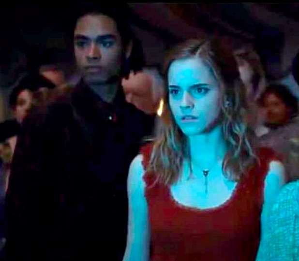 Rege-Jean Page i Emma Watson