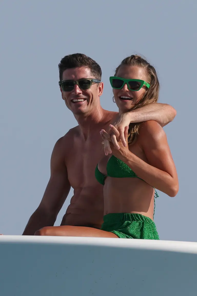 Cerrado.ROBERT LEWANDOWSKI EN IBIZA Cerrado.ROBERT LEWANDOWSKI EN IBIZA