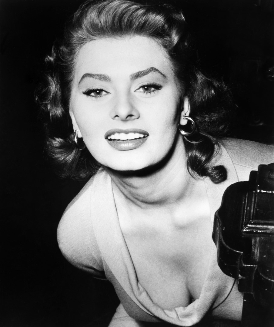 SOPHIA LOREN (1934- ).