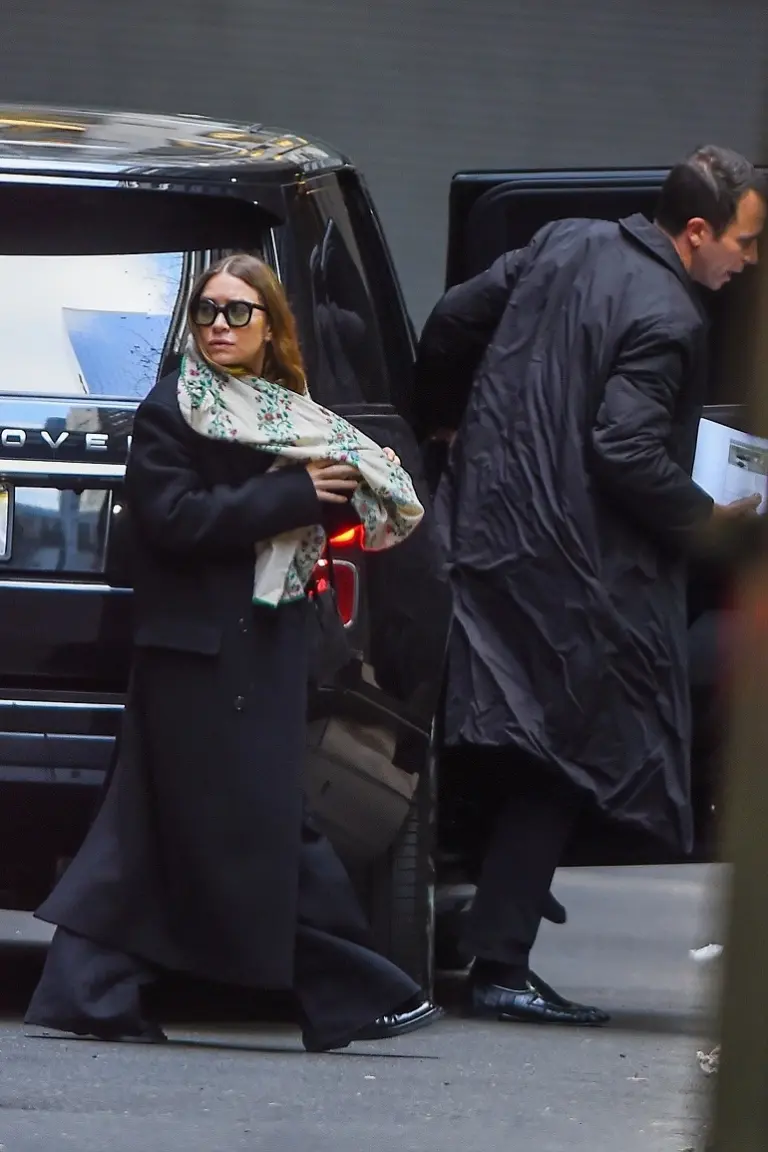 *EXCLUSIVE* Mary-Kate Olsen steps out in Manhattan *EXCLUSIVE* Mary-Kate Olsen steps out in Manhattan