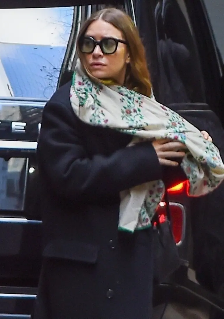 *EXCLUSIVE* Mary-Kate Olsen steps out in Manhattan *EXCLUSIVE* Mary-Kate Olsen steps out in Manhattan