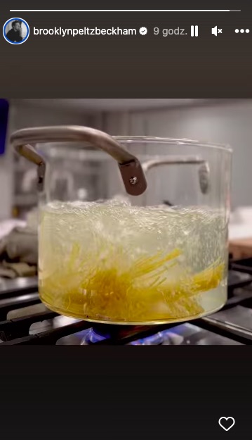 Brooklyn Beckham gotuje