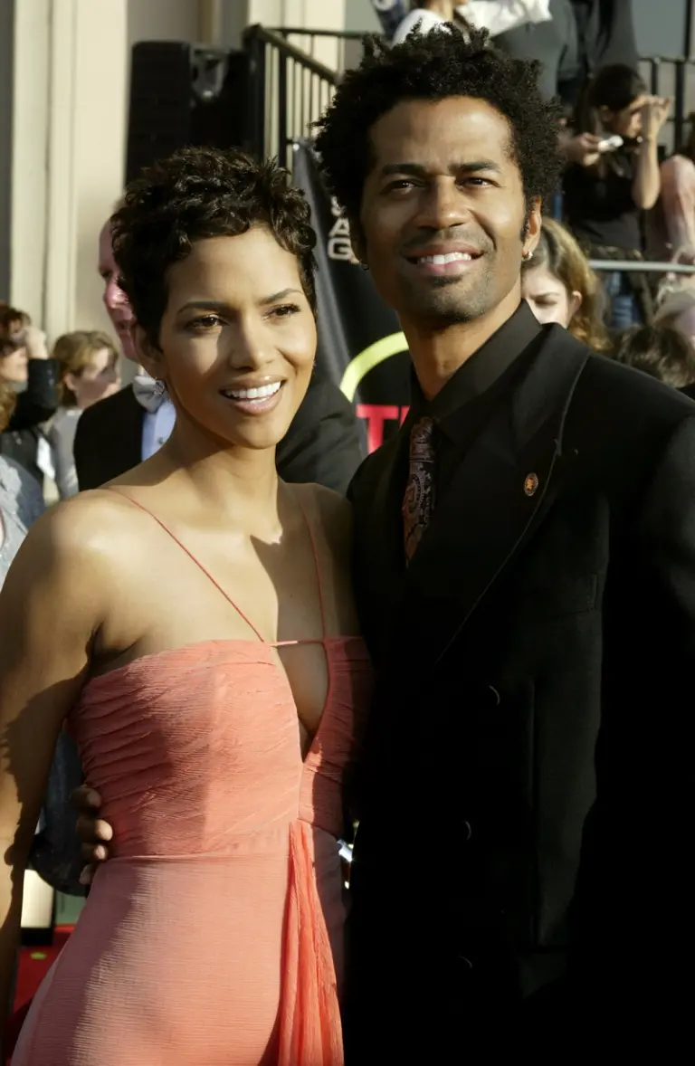 HALLE BERRY ARRIVES AT THE 9TH ANNUAL SCREEN ACTORS GUILD AWARDS. HALLE BERRY ARRIVES AT THE 9TH ANNUAL SCREEN ACTORS GUILD AWARDS.
