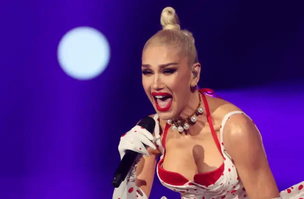 54-letnia Gwen Stefani na scenie. Czy ona w ogóle się starzeje?