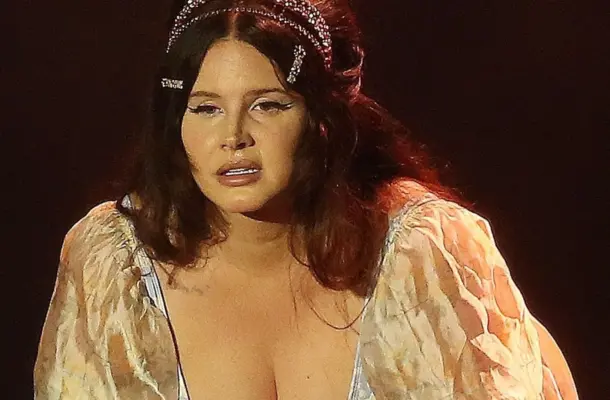 Lana Del Rey przyłapana jako kelnerka w knajpie w Alabamie