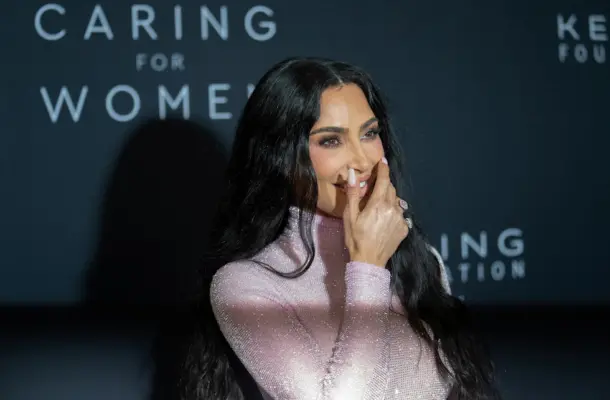 Kim Kardashian właśnie pochwaliła się nowym projektem Skims – stanikiem ze „sterczącymi sutkami”