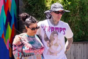 44-letnia Kourtney Kardashian urodziła! Państwo Barkerowie zostali rodzicami 44-letnia Kourtney Kardashian urodziła! Państwo Barkerowie zostali rodzicami