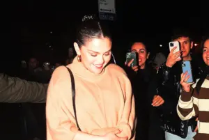 Szykowna Selena Gomez ze słynnymi przyjaciółkami, spędza sobotni wieczór Szykowna Selena Gomez ze słynnymi przyjaciółkami, spędza sobotni wieczór