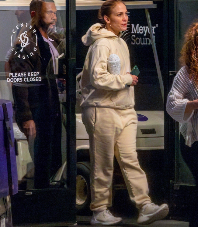 Jennifer Lopez w dresie