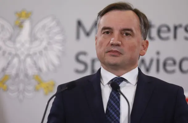 Nowe informacje na temat stanu zdrowia Zbigniewa Ziobry: „Guz uciska, utrudniając mu mowę”